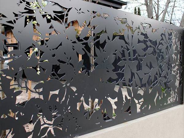 Aluminum carved facade panel for residential communities