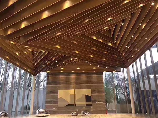 Ceiling with wood-like aluminum veneer decoration