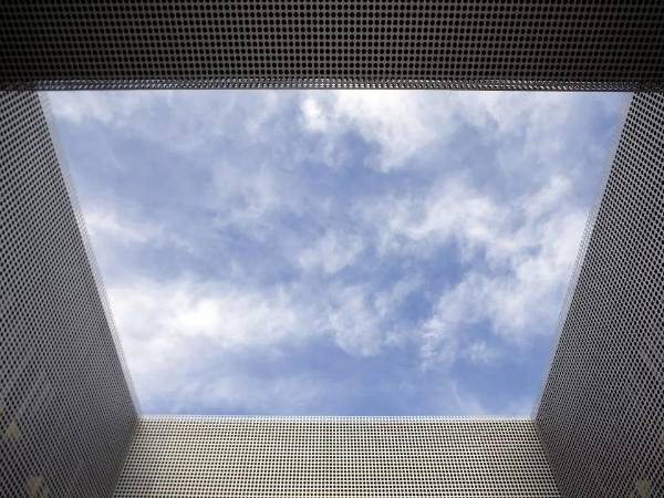 Tampa Museum of Art – Floridian building surrounded by perforated metal sheets