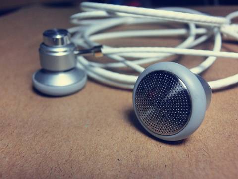 A earphone using etched plates as the receiver screen to prevent dust.