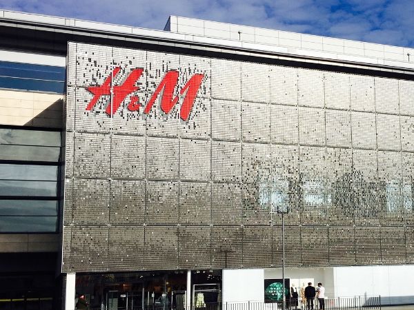 The H&M shopping center facade is covered with kinetic facades.