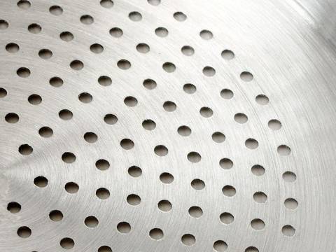 Perforated aluminum sheets with round holes are used as making cooks